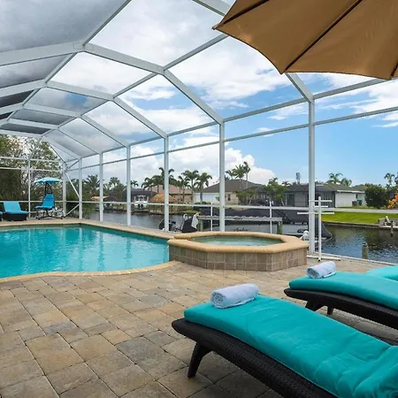 Pool And Spa, Tiki, Canal View, Sleeps10! - Villa At Sunshine Funtime